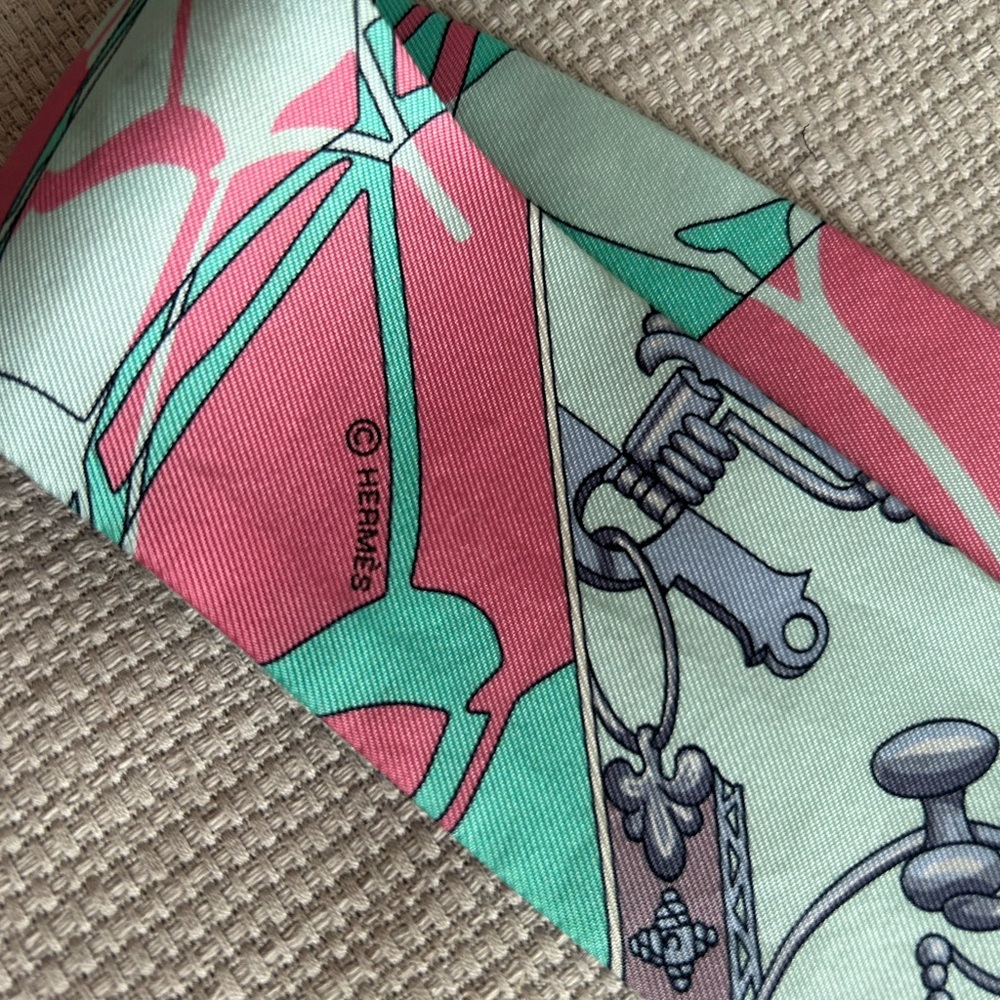 100% Authentic Vintage Hermes Twilly Scarf - Picture 6 of 7